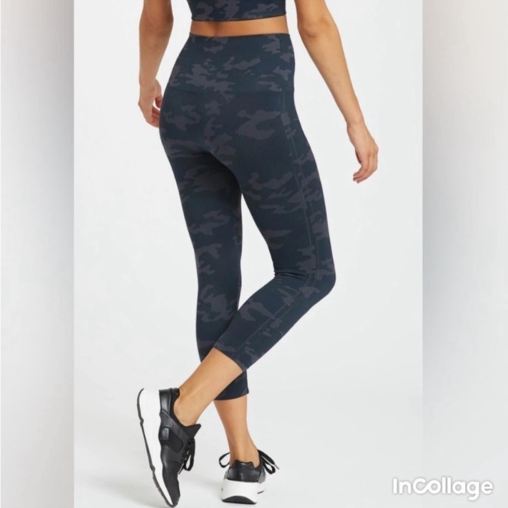 Spanx Camo Leggings by Sara Blakely - small